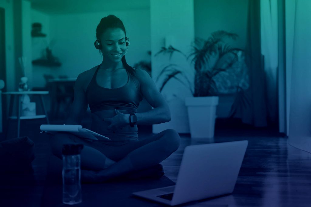 Can I qualify as a personal trainer while working full-time?