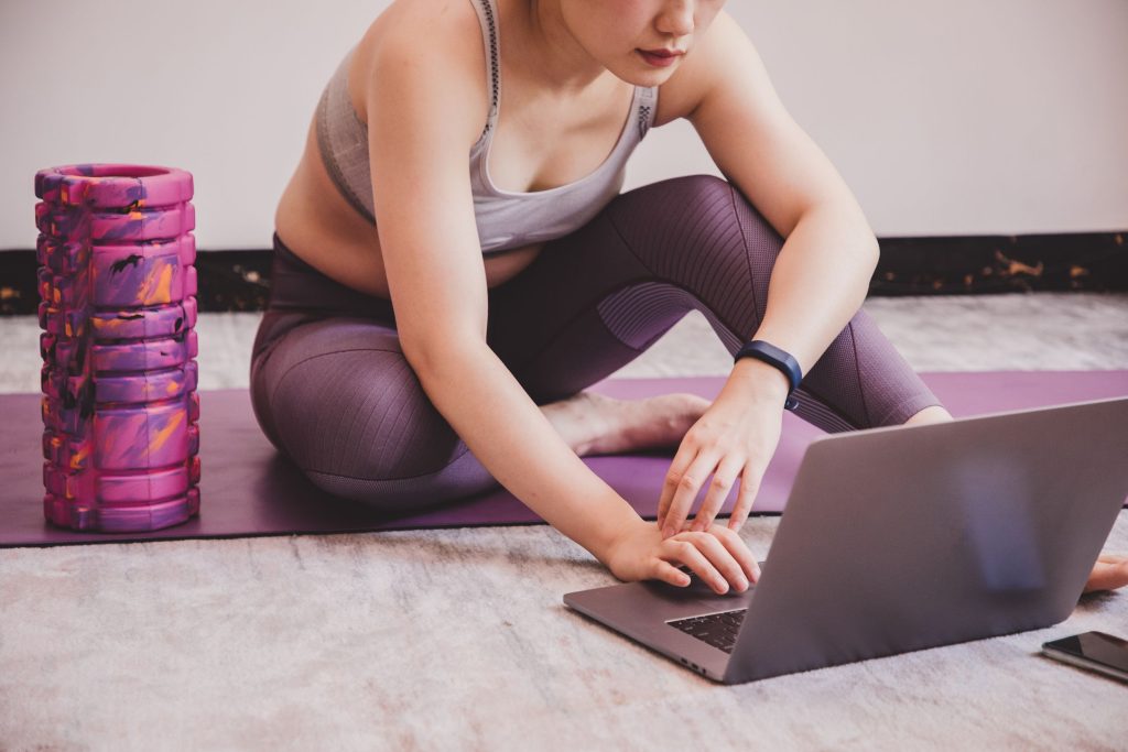 How to Become a Personal Trainer Online in Less Than 3 Months